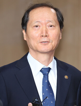 Lee Wan-kyu nominated as Constitutional Court justice