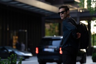 킬러가 될 수 없는 남자의 복수극…라미 말렉 영화 '아마추어'