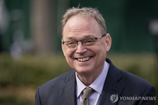 (LEAD) Trump prioritizes tariff talks with S. Korea, Japan: White House official