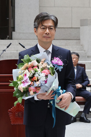 New Supreme Court justice inaugurated