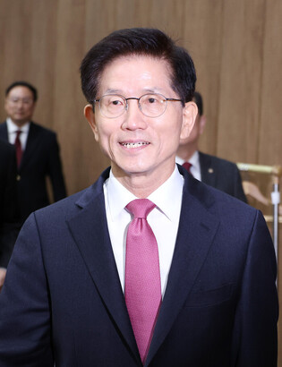 Kim Moon-soo declares presidential candidacy