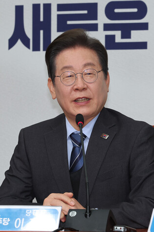 Opposition leader resigns from party chairmanship