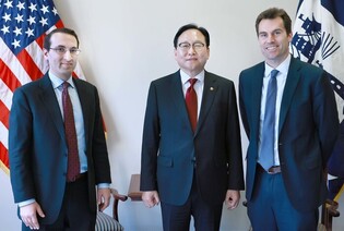 Trade minister meets senior U.S. commerce officials