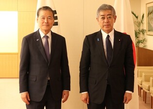 Unification minister meets top Japanese diplomat