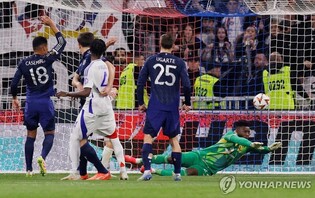 '2실점 오나나' 감싼 맨유 아모링 "올 시즌 내가 더 많은 실수"