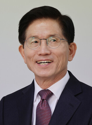 Presidential hopeful Kim Moon-soo