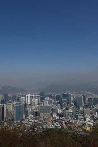 Seoul hit by haze