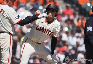 이정후, 양키스전에서 3점 홈런 폭발…시즌 1호포