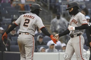 '미스터 2루타' 이정후, 양키스 상대 2루타 작렬…4타수 1안타