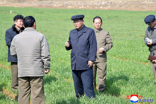 N.K. premier inspects farm