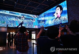 Lim Young-woong tops Melon 'Hot 100' with new song 'More Beautiful Than Heaven'