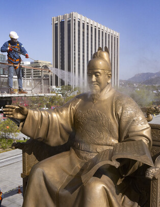 Cleaning King Sejong's statue