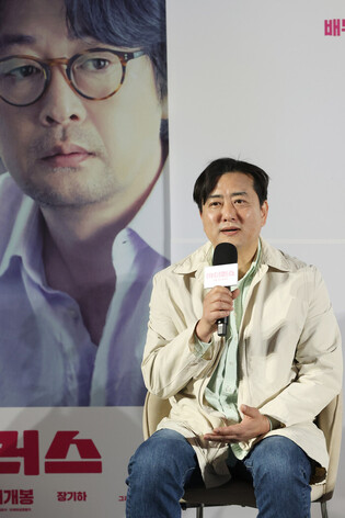S. Korean director Kang Yi-kwan