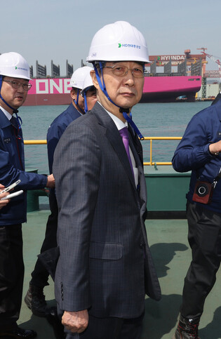 Acting president visits shipyard