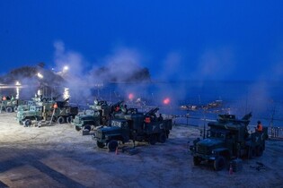 Army conducts nighttime live-fire drill