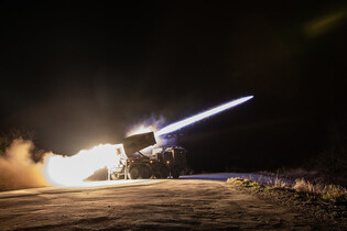 Army conducts nighttime live-fire drill