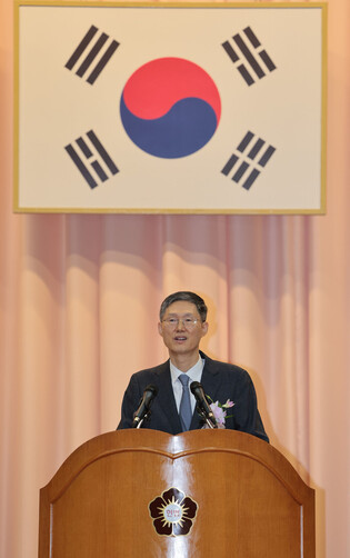 Outgoing Constitutional Court acting chief