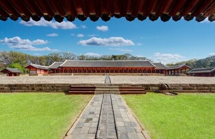 Renovated main hall of Jongmyo Shrine