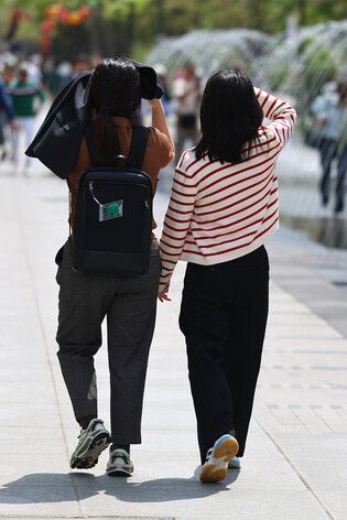 Hot weather in spring