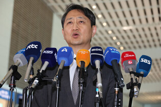 Trade minister leaves for U.S. for talks on tariffs