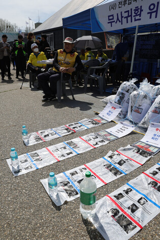 Abductee family group's leaflet campaign against N. Korea