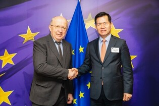 Arms agency head meets EU defense commissioner