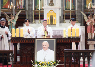Mass for late Pope Francis