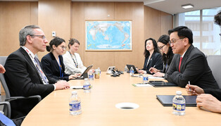 Finance chiefs of S. Korea, Germany meet