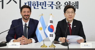 Conservative party's whip meets Argentine lawmaker