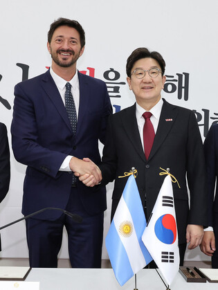 Conservative party's whip meets Argentine lawmaker