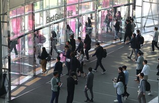 Fire at exhibition center in Seoul