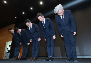 SK Telecom head apologizes over network hacking incident