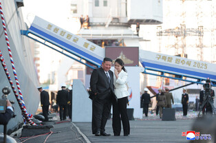 Kim attends N.K. destroyer ceremony with daughter