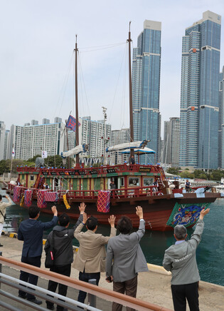 Joseon Dynasty diplomatic ship departs for Japan