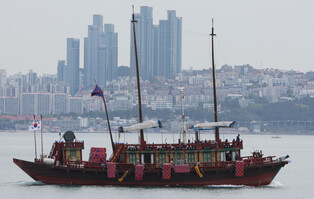 Joseon Dynasty diplomatic ship departs for Japan