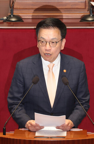 Parliamentary session on extra budget