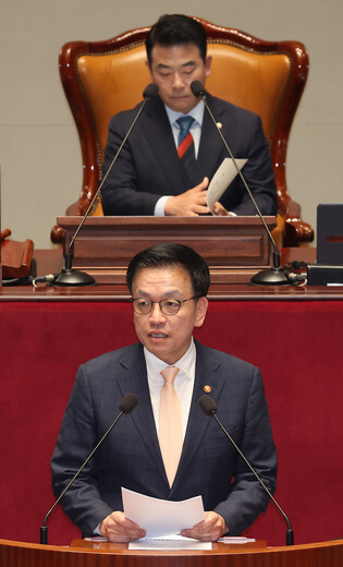 Parliamentary session on extra budget