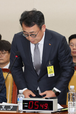 SK Telecom head at parliamentary session