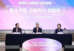 Acting president meets industry body