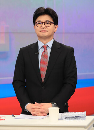 TV debate of contenders in PPP's presidential primary race