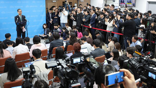 Ex-PM Han declares presidential bid