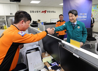 Acting president visits fire station