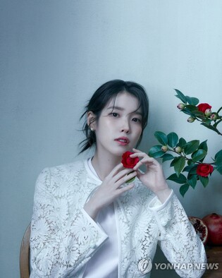 아이유, 10여년간 억대 스트리밍 20곡…총재생수 30억회