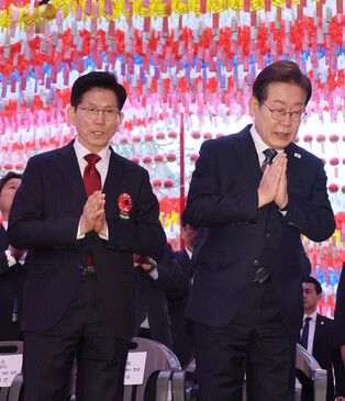 Presidential candidates at Buddha's birthday celebration