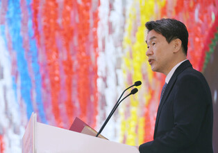 Acting president at Buddha's birthday celebration