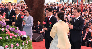 Presidential candidates at Buddha's birthday celebration