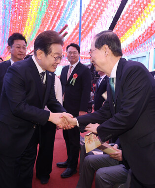 Presidential candidates at Buddha's birthday celebration