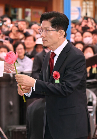 Presidential candidates at Buddha's birthday celebration