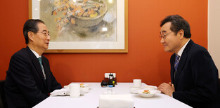 Preliminary presidential candidate meets ex-PM Lee