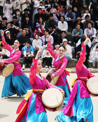Traditional Korean performance